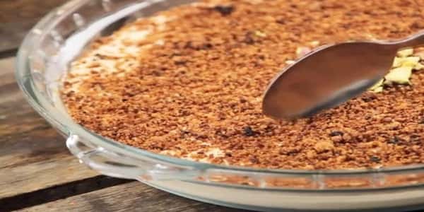 .. ماذا تفعل في الجسم ملعقة تراب بجانب الطعام