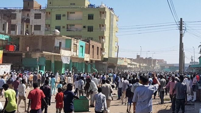 الكويت تناشد رعاياها إلى مغادرة السودان