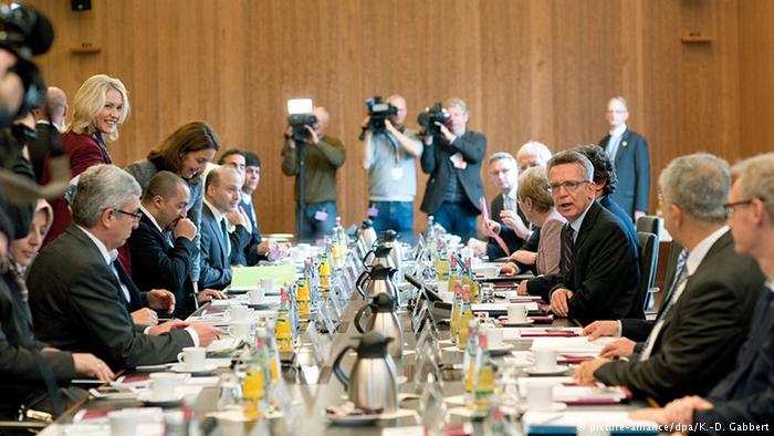 عاصفة غضب بعد تقديم لحم خنزير بمؤتمر “الإسلام الألماني”