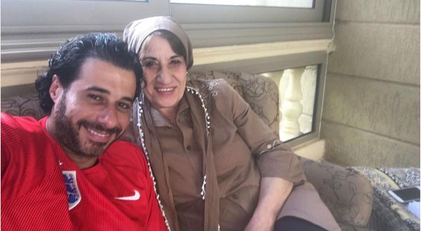 رسالة حب من السعدني الي والدته في عيد ميلادها