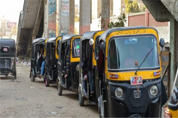 تعرف علي المواد الخاصة بتقنين وضع “التوك توك” في قانون المرور الجديد