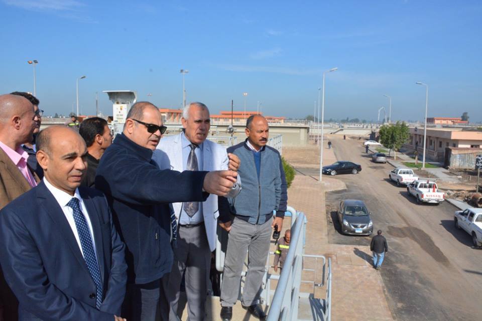 محافظ الغربية يتفقد عدد من مشروعات الصرف الصحى بالمحلة الكبرى