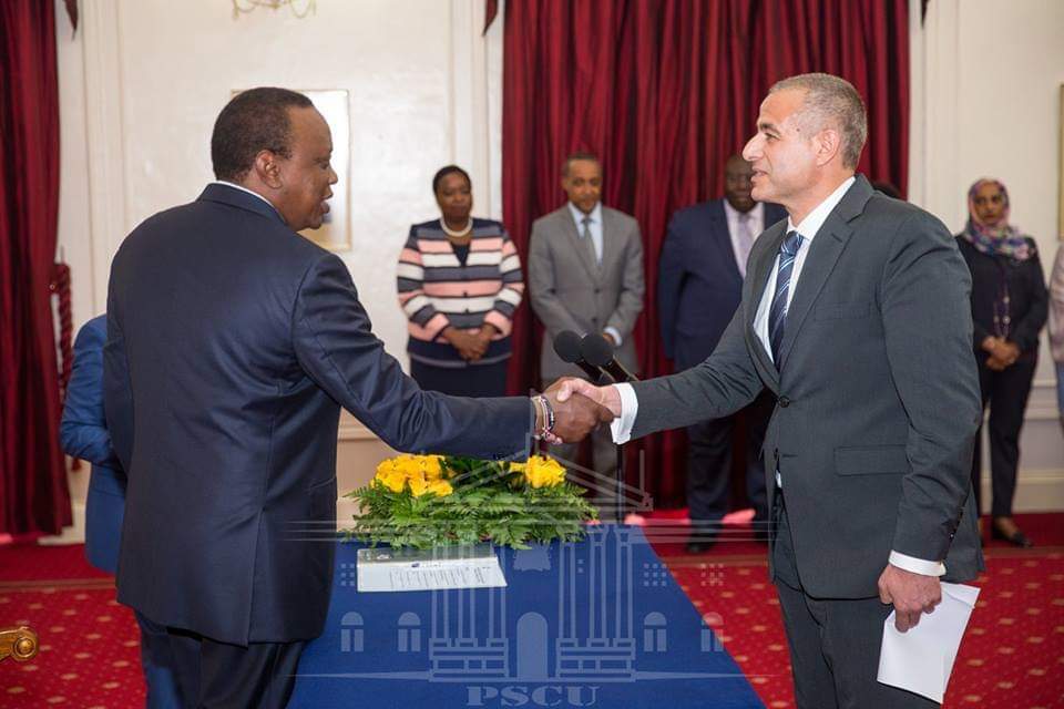 السفير المصرى فى كينيا يؤكد على تاريخية العلاقات بين البلدين خلال تقديم أوراق اعتماده لرئيس الجمهورية الكينى