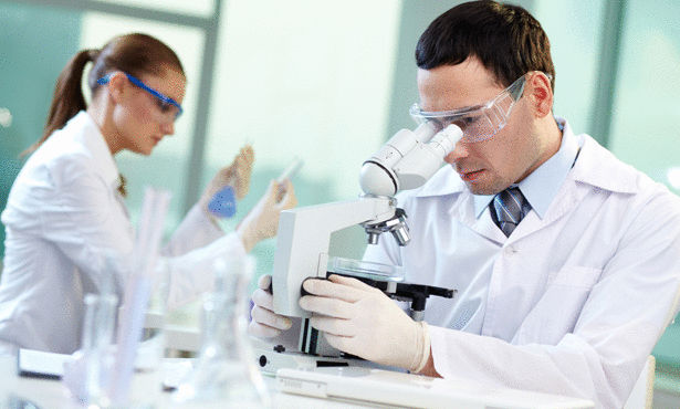 إنجازات الطب في 2018 من محاربة السرطان إلى زراعة الوجه..