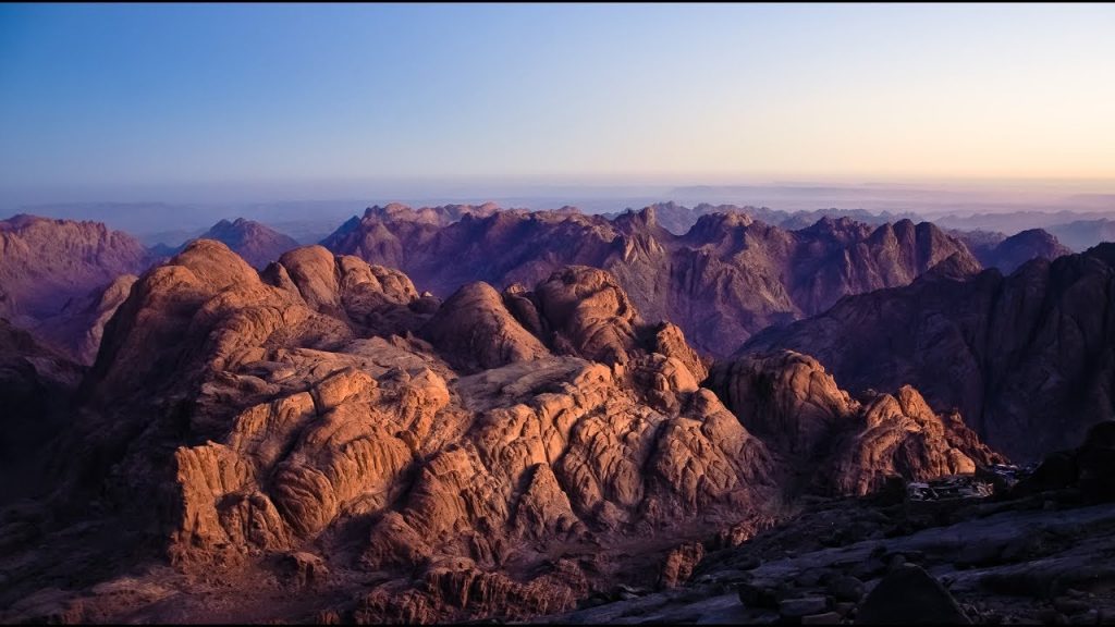 “جبل موسى” موجود في المملكة العربية السعودية وليس في محافظة جنوب سيناء المصرية.