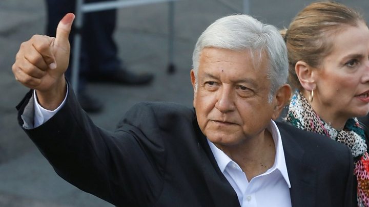 الرئيس المكسيكي يعرض الطائرة الرئاسية للبيع ويكشف السبب!