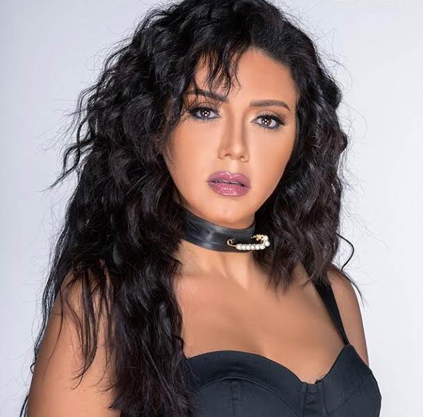 شبح الحبس يواجه رانيا يوسف بسبب فستانها الجريء