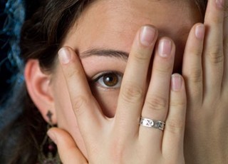 دراسة بريطانية حديثة تؤكد أن الشخص الخجول يعاني من القلق بالمقارنة بغيره