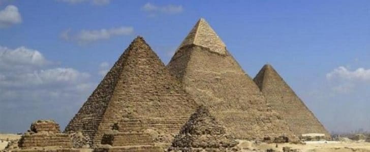 سرقة حجر هرم خوفو وتهريبه إلى اسكتلندا