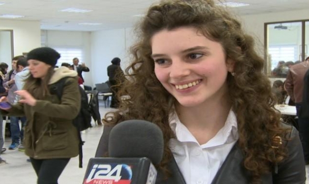 اغتصاب وقتل الطالبة آية مصاروة بأستراليا وآلاف المشيعين لحضور الجنازة  . . .