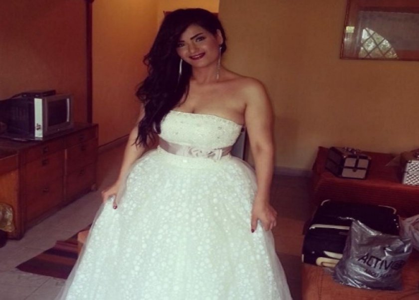 سما المصرى بفستان زفاف عايزه أتجوز . . .