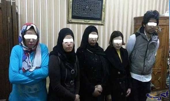 ضبط شبكة دعارة تقودها سيدة من داخل كافيه شهير بشارع الهرم . . .