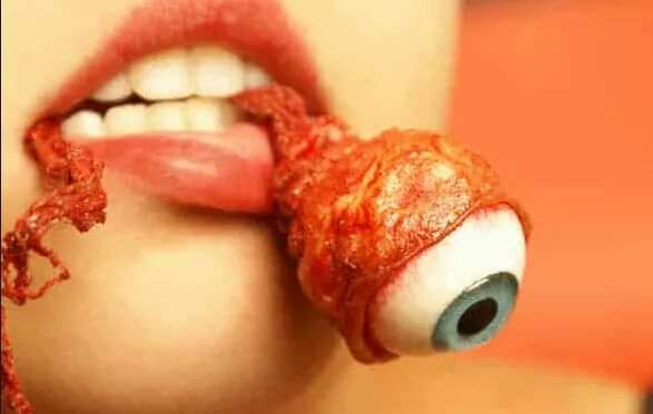 تعرف على السيده التى أكلت 30 فتاه  ؟!