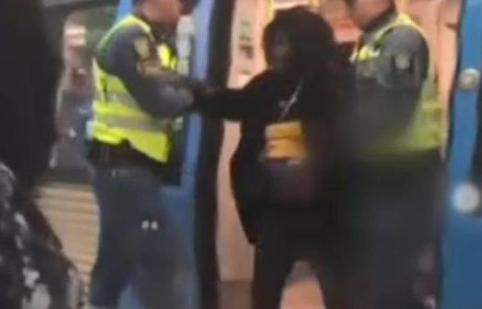 رجال أمن مترو الأنفاق يجرون سيدة حامل بـ عنف . . .