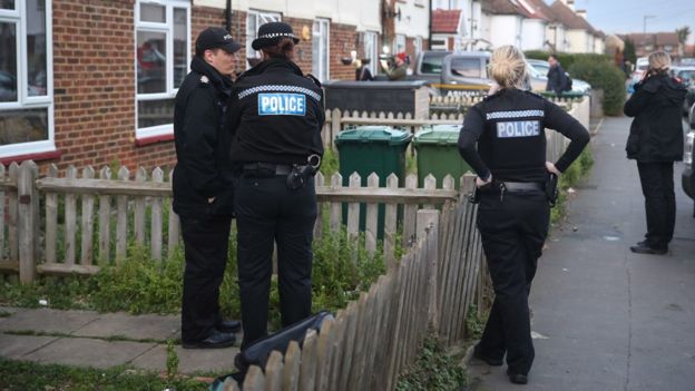 العنصريه علي المسلمين مازالت مستمره ..