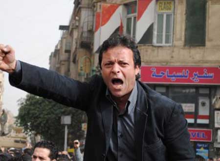 اتهام فيه الممثل الهارب هشام عبدالله بالتحريض على الدولة وإثارة الفوضى ..