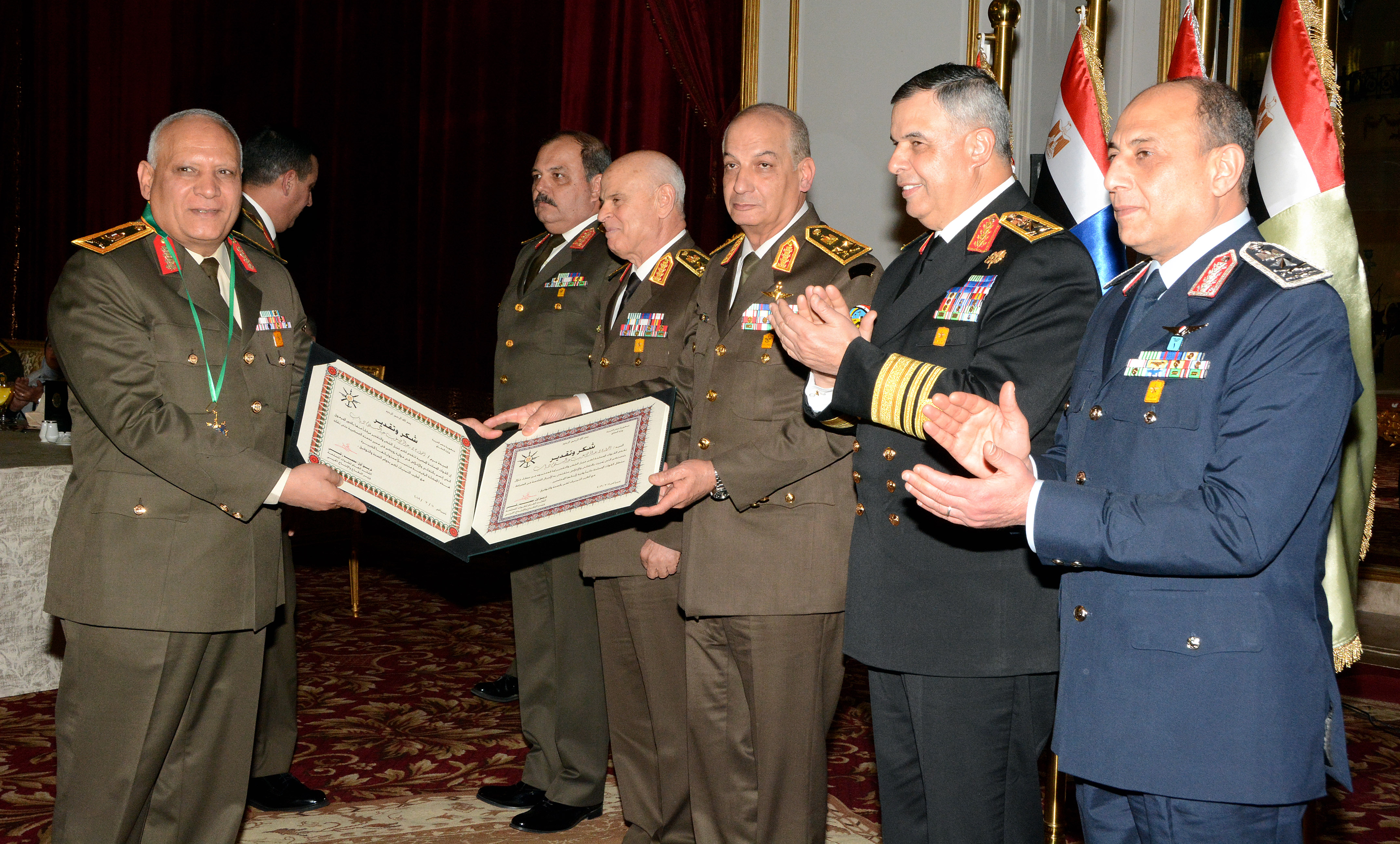 تكريم قادة القوات المسلحه ..