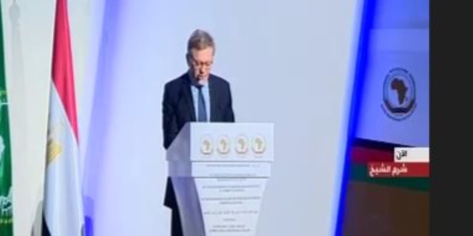 إلغاء القيود المتزايدة على حرية التعبير والتجمع..