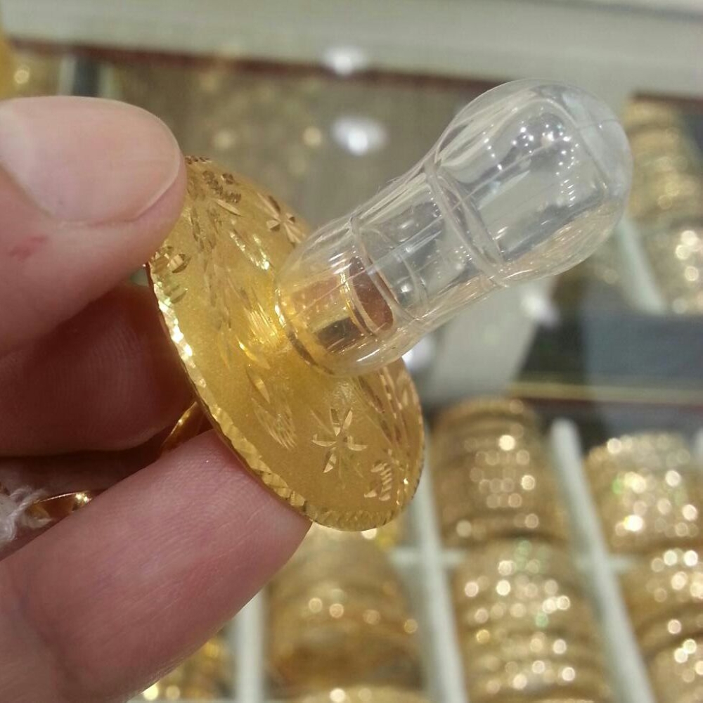 ولد وفي فمه ملعقة من ذهب..