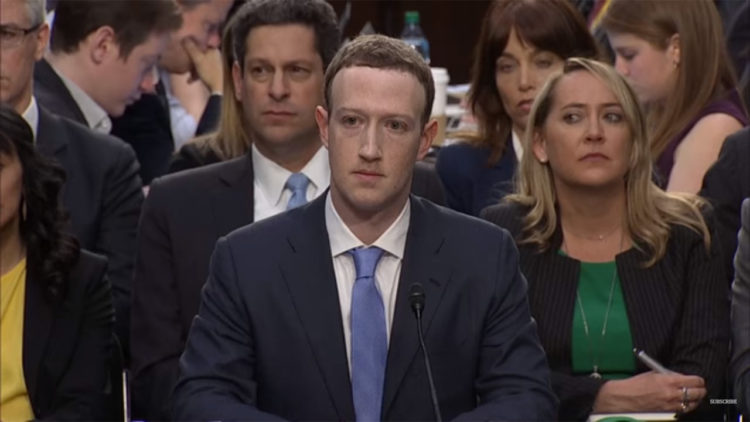 واجه مارك زوكربيرج مؤسس فيس بوك تصويتًا اليوم يدعوه إلى التنحى خلال اجتماع المساهمين السنوى للشركة…