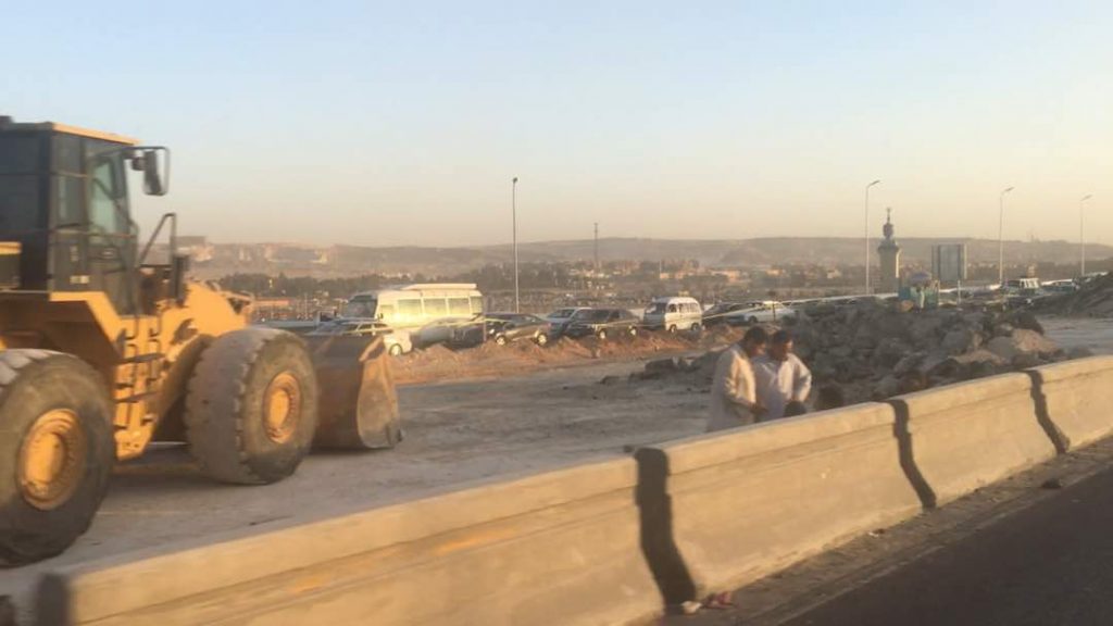 إجراء تحويلة مرورية بسبب أعمال تطوير تقاطع الطريق الدائرى مع الأوتوستراد لمدة 30 يوما..