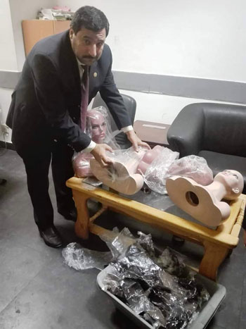 إحباط محاولة تهريب كمية من الشعر الطبيعى، بحوزة راكب لدى إنهاء إجراءات وصوله من الصين..