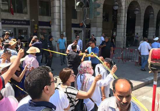 أعربت جمهورية مصر العربية، فى بيان صادر عن وزارة الخارجية اليوم الخميس، عن إدانتها بأشد العبارات التفجيرين الانتحاريين اللذين استهدفا عدداً من الأهداف الأمنية بالعاصمة التونسية اليوم..