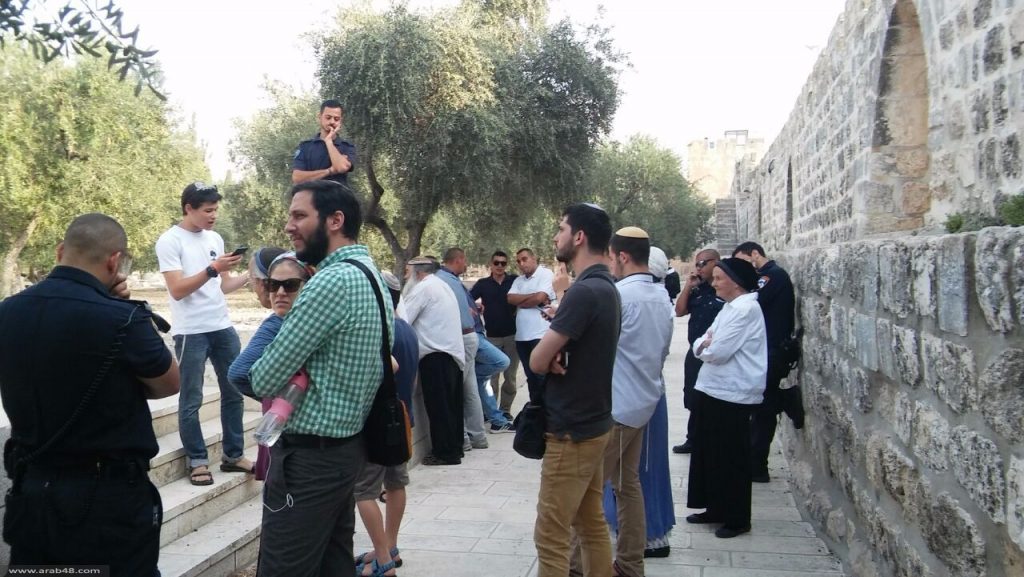 إقتحام المسجد الأقصي وإقامة طقوس تلموديه بداخله !