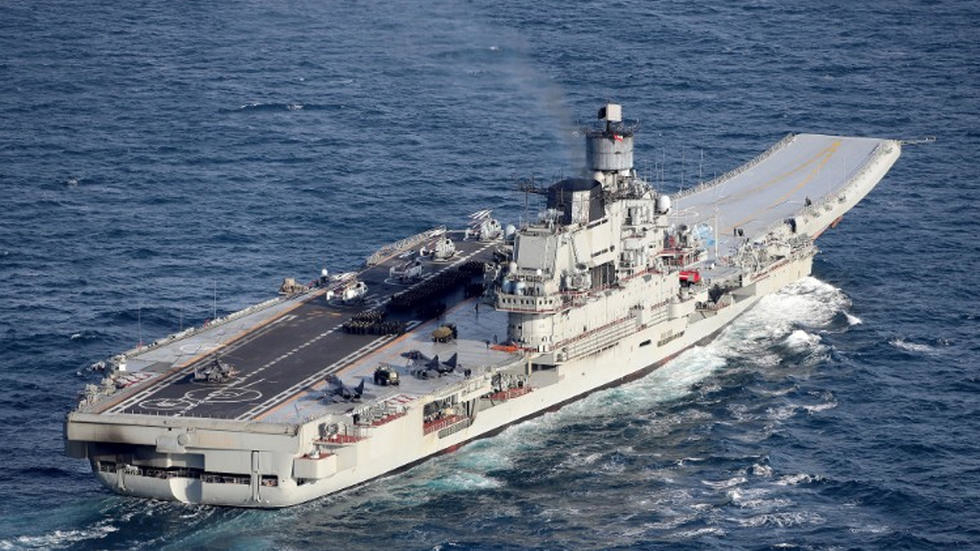 حريق على متن حاملة طائرات الروسية