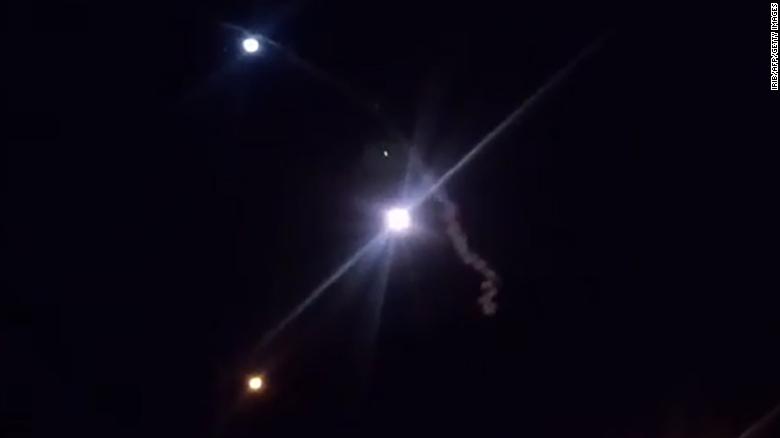 إيران تهاجم قاعدتين توجد بهما قوات أمريكية في العراق