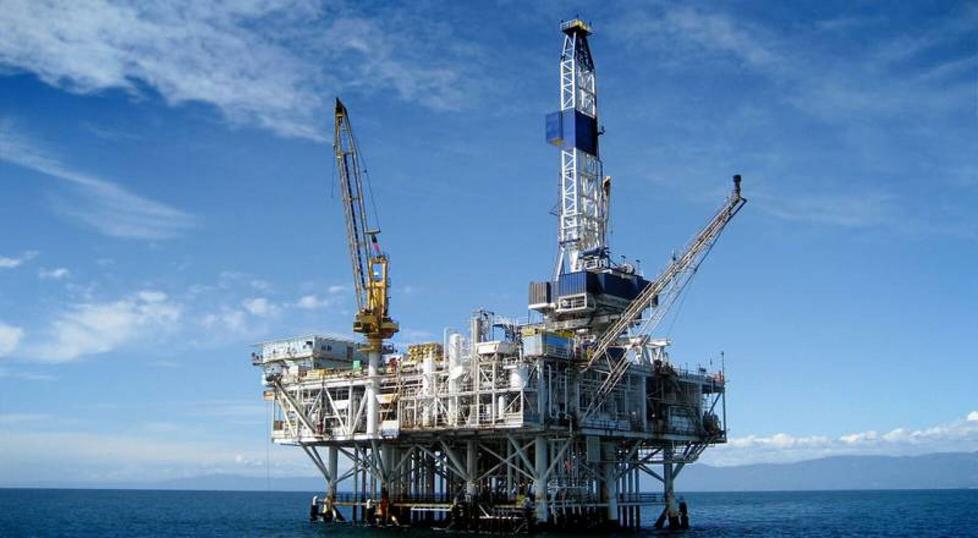 النفط يرتفع أكثر من 1% بفعل آمال في انتعاش الطلب