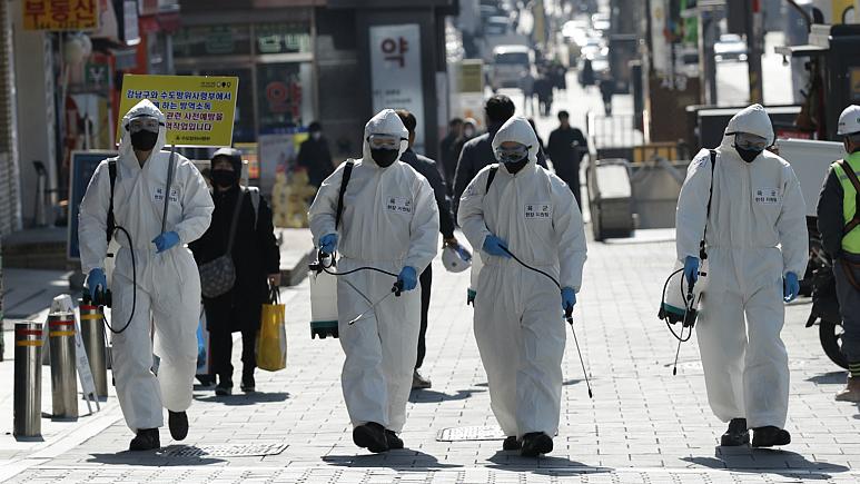 100 ألف مصاب بكورونا حول العالم