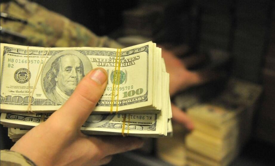 الدولار يسجل أعلى مستوى في عام مع ارتفاع عوائد سندات الخزانة الأميركية