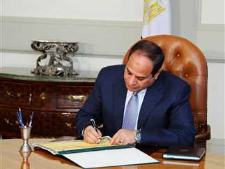 الرئيس المصري عبد الفتاح السيسي يعلن في تدوينة على فيس بوك رفع حالة الطوارئ المفروضة منذ سنوات