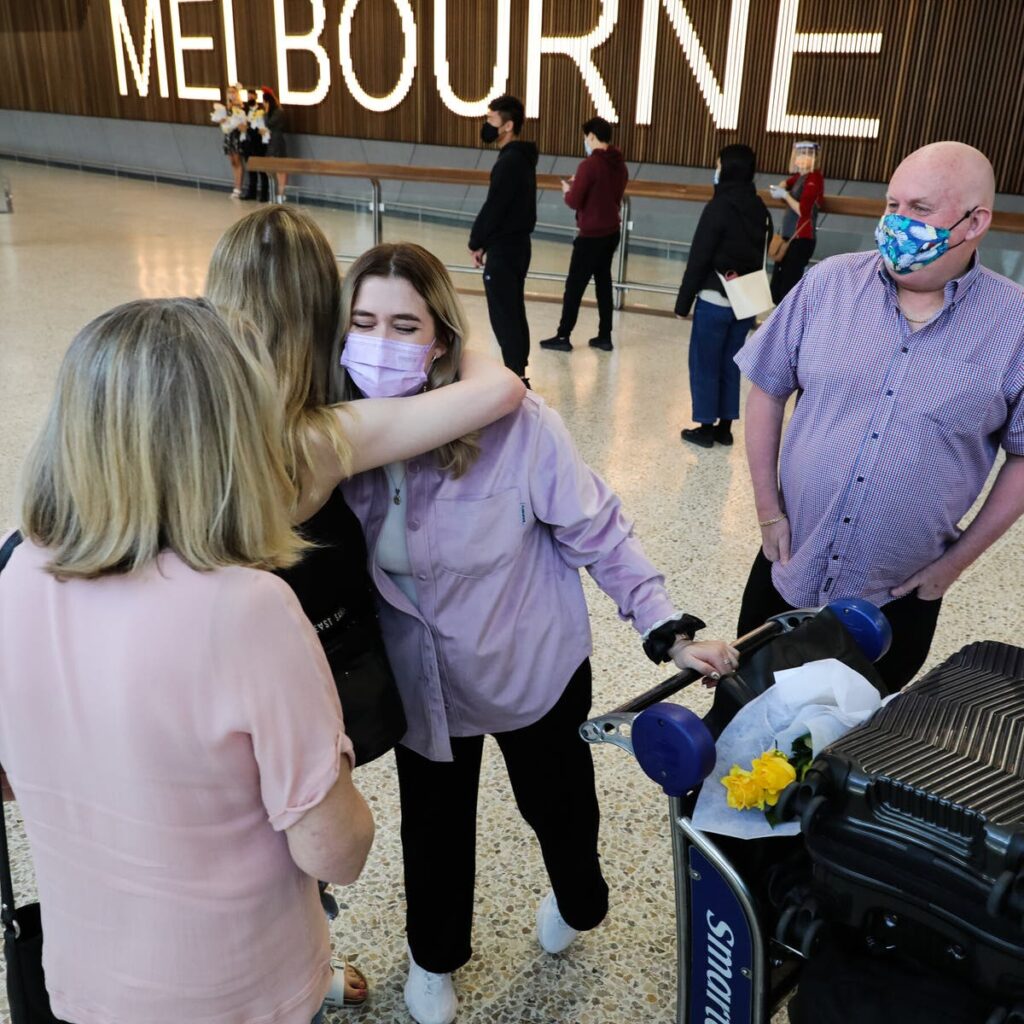 أستراليا تعيد فتح حدودها الدولية بعد 19 شهرا من الإغلاق لكبح فيروس كورونا