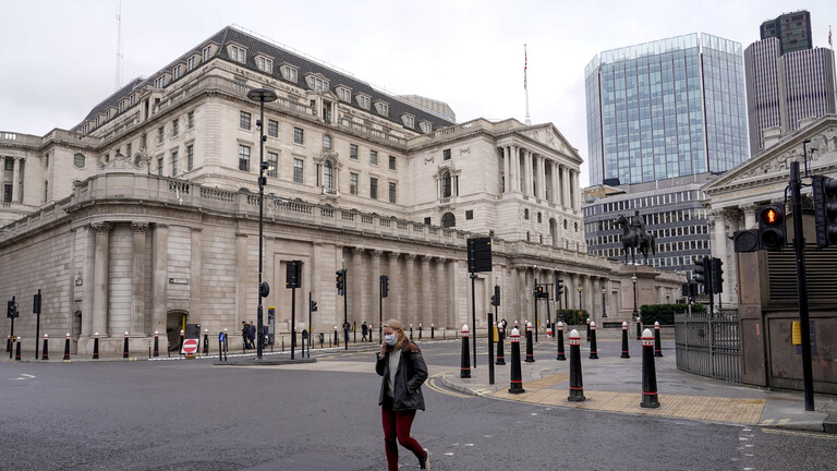 بنك إنجلترا يرفع أسعار الفائدة للحد من ارتفاع الأسعار