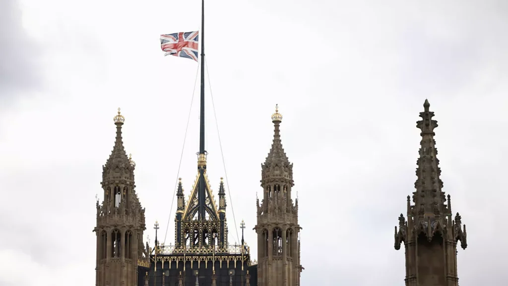 سيناتور روسي يعلق على عواقب مصادرة لندن ممتلكات رجال الأعمال الروس