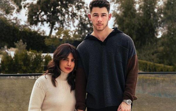 بريانكا شوبرا تستعين بأم بديلة للإنجاب