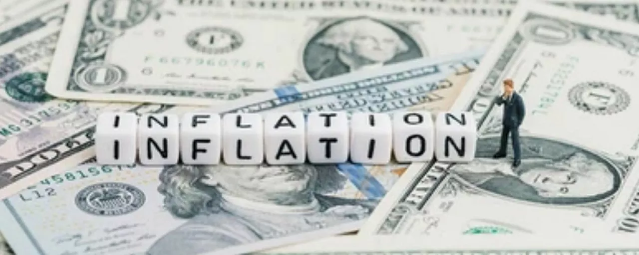 الدولار يصعد مع ترقب الأسواق ارتفاعا أكبر وأسرع لأسعار الفائدة