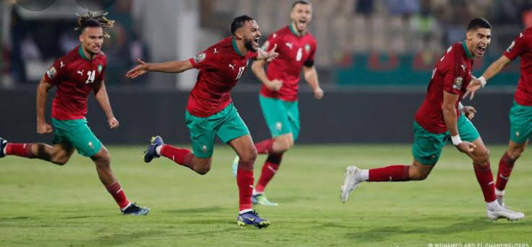 قذيفة حكيمي تنقل المغرب إلى ربع النهائي 