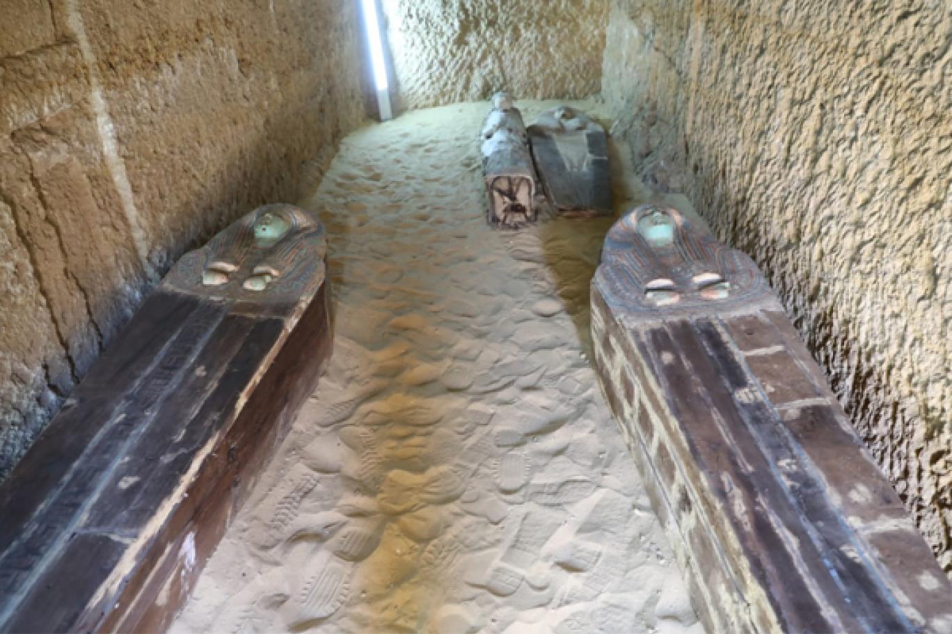 إكتشاف جديد في سقارة : أكثر من 150 تمثال من البرونز مختلف الاحجام بجبانة الحيوانات المقدسة البوباسطيون ..