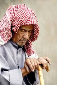 السعودية تضع قانوناً لمعاملة كبار السن .. وعقوبات لمن يخلف بها!.
