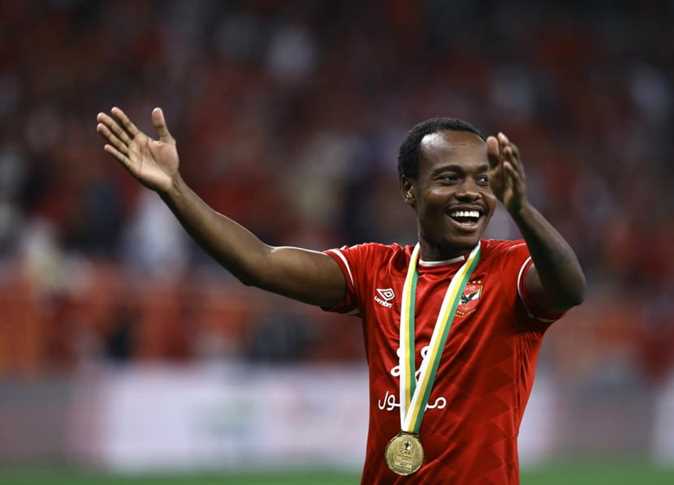 وكيلة بيرسي تاو تطلب من الأهلي بيع اللاعب