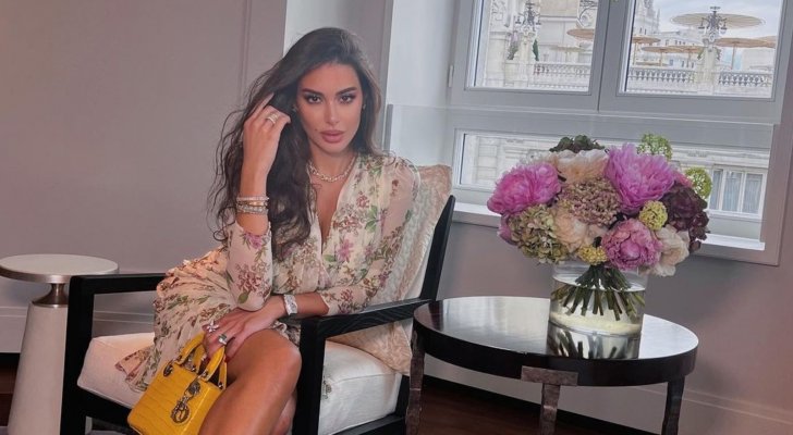 إطلالة جميلة لياسمين صبري عبر إنستجرام بفستان منقوش