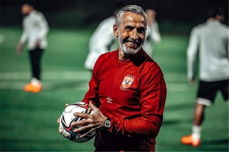 حراس الأهلي يودعون مدربهم يانكون