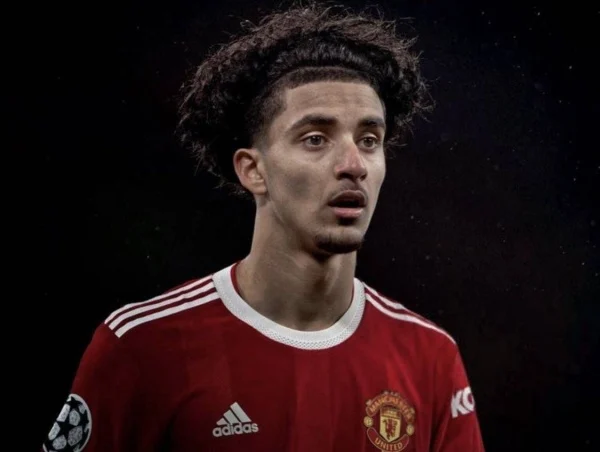 زيدان إقبال عن تين هاج: المدرب لديه يعرف ما يحتاجه الفريق وكيف يريد أن يديره