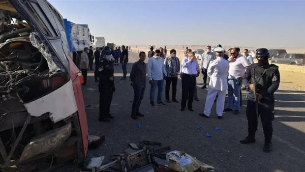 بعد حادث المنيا.. انقلاب ميكروباص بأسوان ينتج عنه إصابة 13شخص