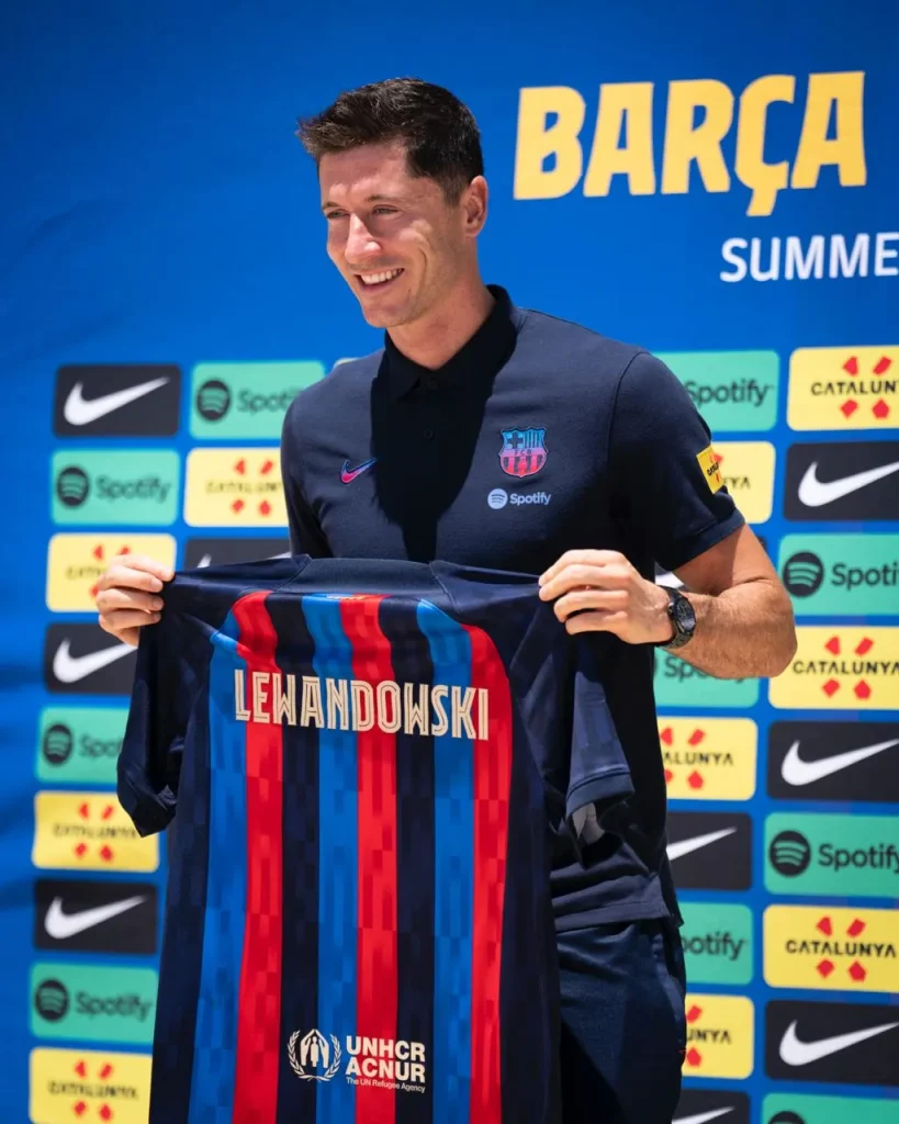 ليفاندوسكي عن برشلونة: أنا سعيد جدًا لوجودي هنا