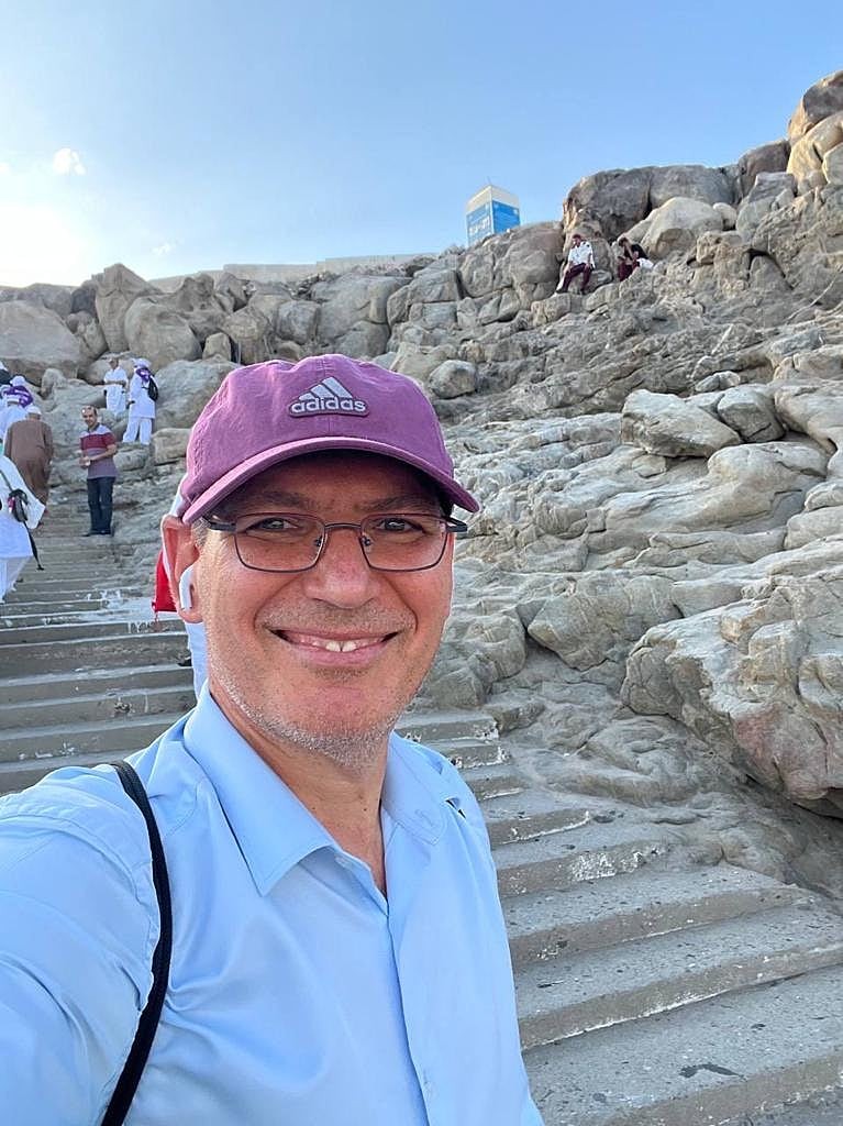 السلطات السعودية تحيل مواطنا سهل دخول صحفي غير مسلم للأراضي المقدسة