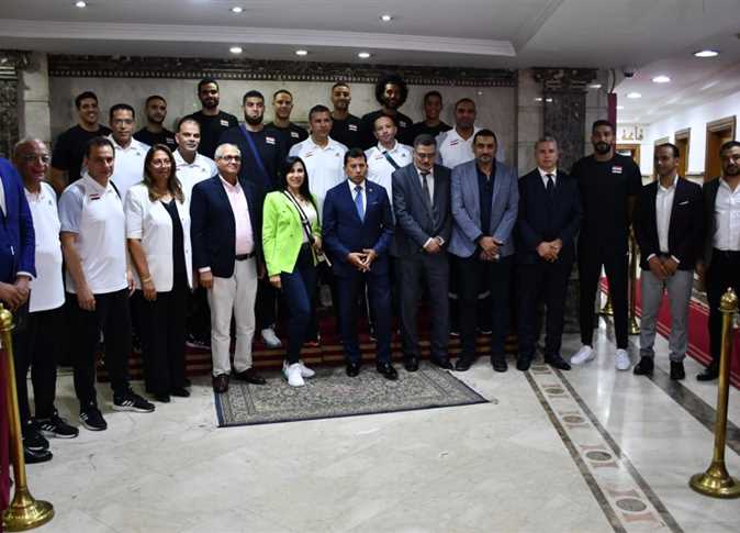 لقاء وزير الرياضة بمنتخب الطائرة قبل بطولة العالم